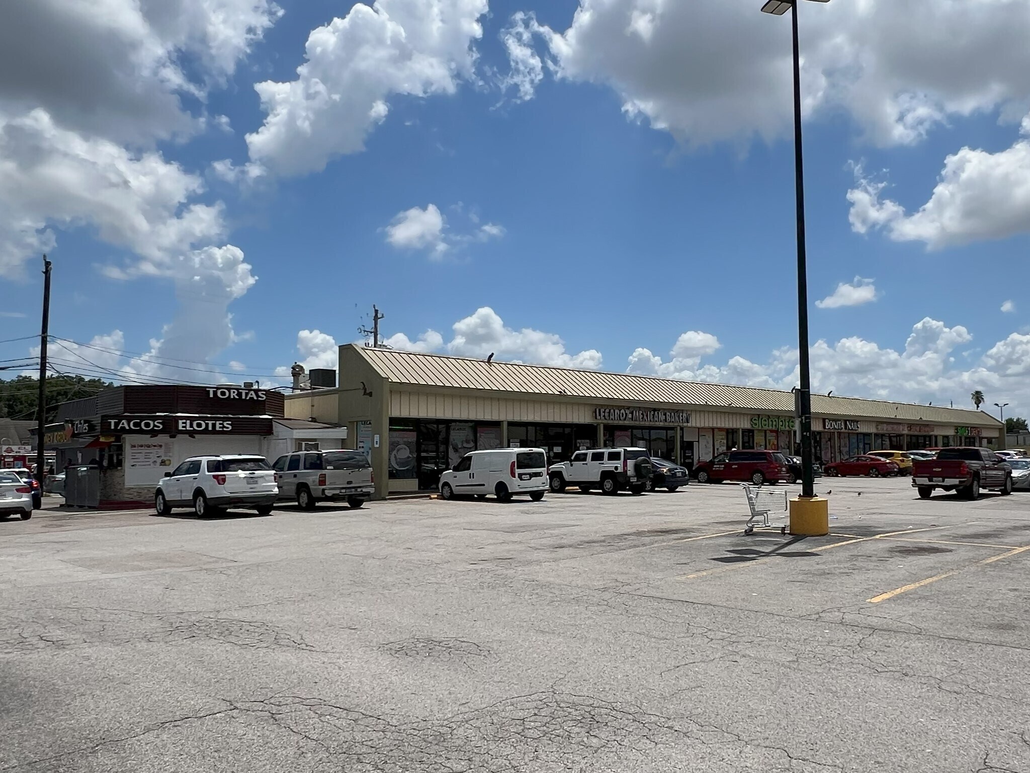 5900-5990 Renwick Dr, Houston, TX à louer Photo du bâtiment- Image 1 de 9