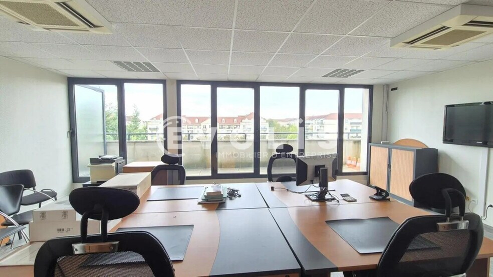 Office in Bussy-Saint-Georges for sale - Building Photo - Image 3 of 5