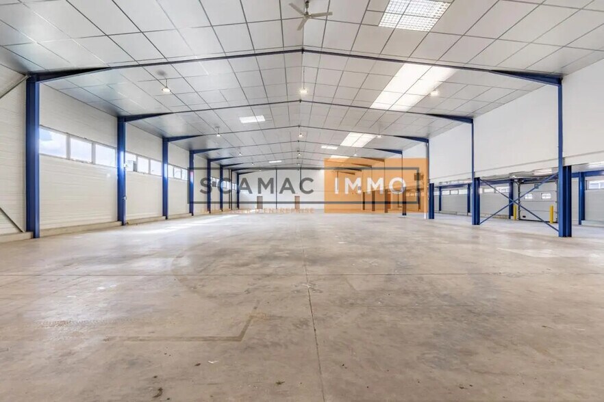 Flex in Bezons for lease - Interior Photo - Image 1 of 7
