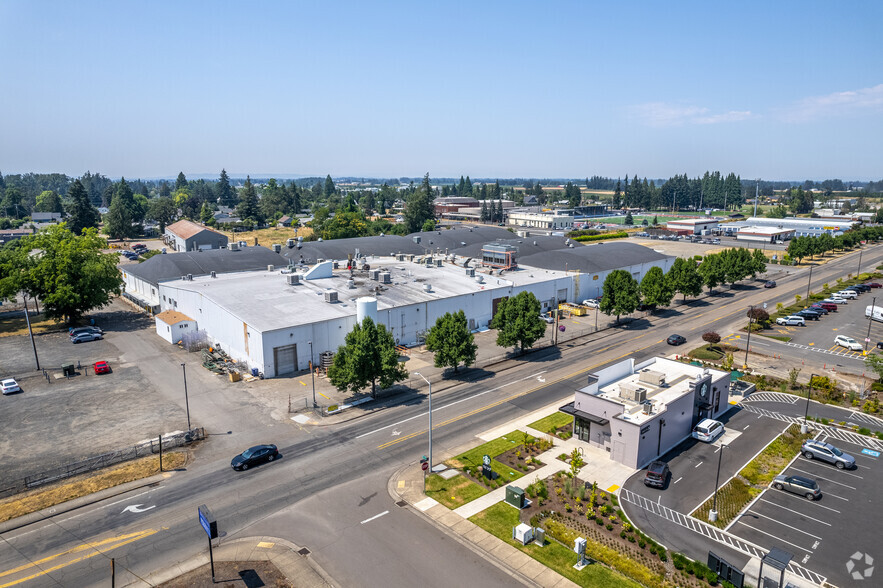 811 N 1st St, Silverton, OR à vendre - Aérien - Image 3 de 14