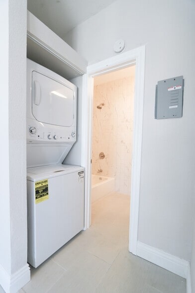 328 W 8th St, Long Beach, CA à vendre - Photo du bâtiment - Image 3 de 18