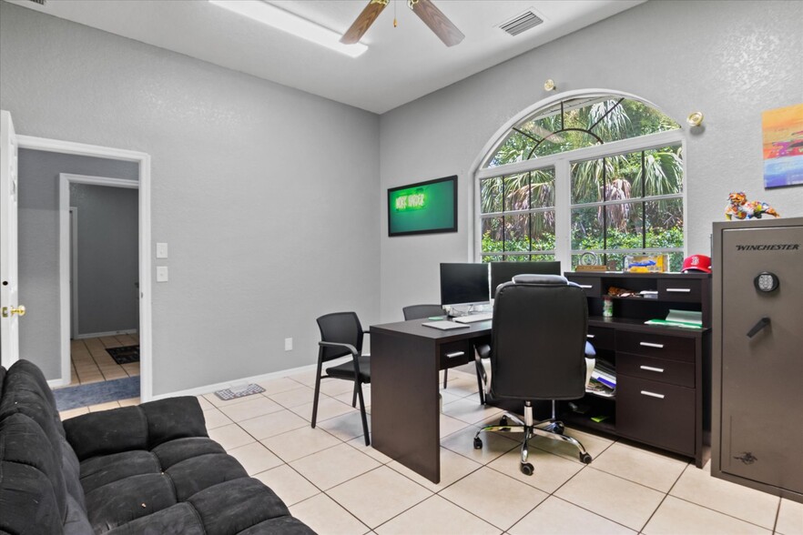 340 Tamiami Trl, Port Charlotte, FL for sale - Interior Photo - Image 2 of 17