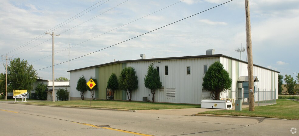 2425 Hutson Rd, Green Bay, WI à vendre - Photo du bâtiment - Image 3 de 11