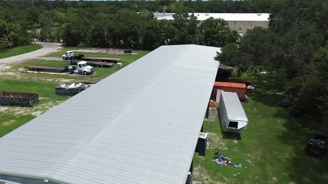 7371 Rowlett Park Dr, Tampa, FL à louer - Vidéo sur l’inscription commerciale - Image 2 de 7
