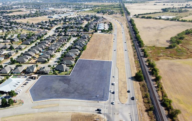 1389 NW Summercrest Blvd, Burleson, TX à vendre Photo du bâtiment- Image 1 de 2