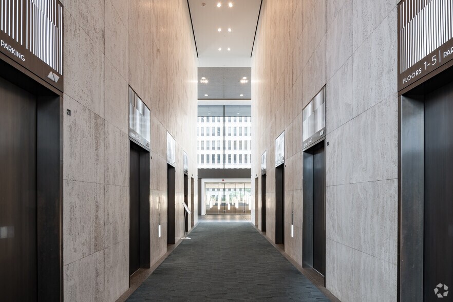 1001 4th Ave, Seattle, WA à louer - Hall d’entrée - Image 2 de 9