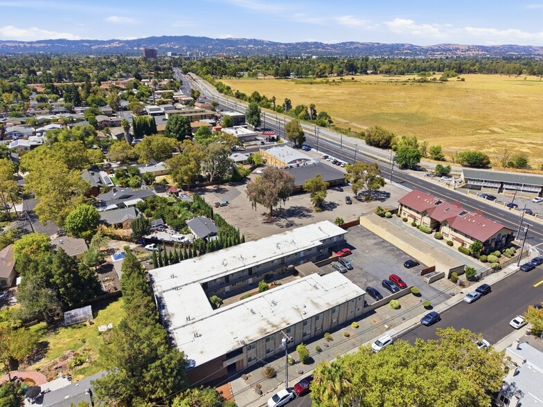 1895 San Vincente Dr, Concord, CA for sale - Building Photo - Image 2 of 16
