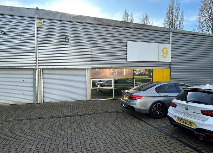 1-17 Kembrey Park, Swindon à louer - Photo du bâtiment - Image 3 de 10