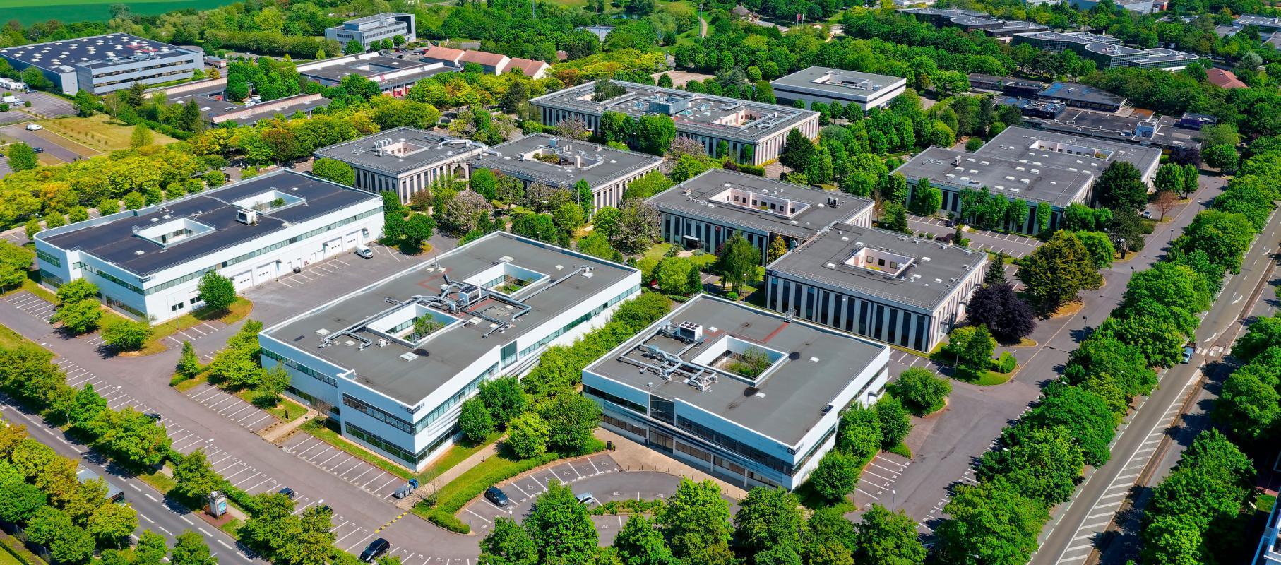 Flex in Cergy for lease Building Photo- Image 1 of 11