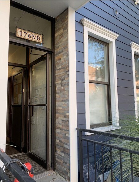 176 N 8th St, Brooklyn, NY à vendre - Photo du bâtiment - Image 3 de 8