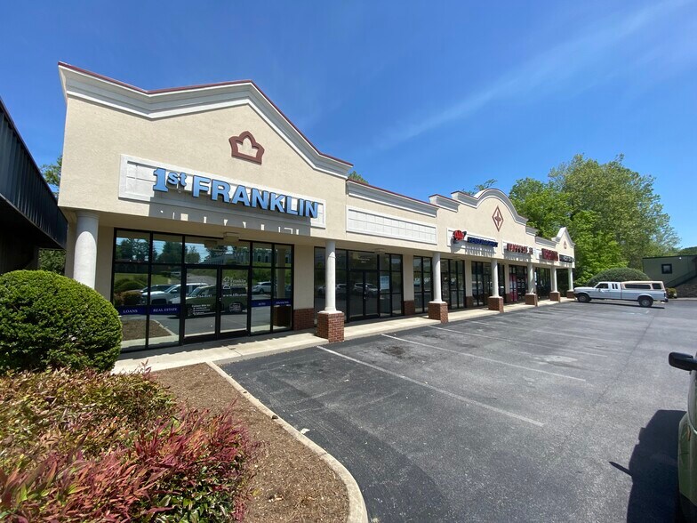 1250 Volunteer Pky, Bristol, TN à louer - Photo du bâtiment - Image 2 de 3