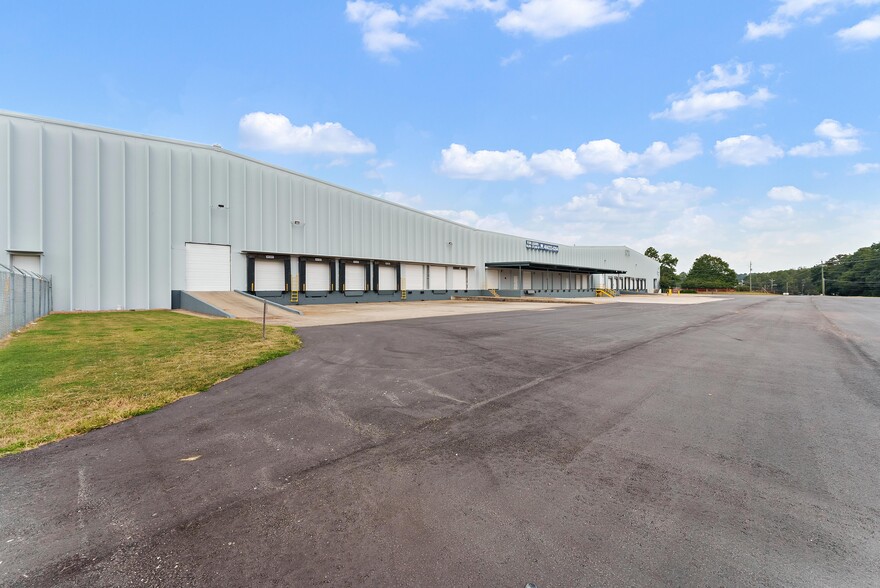 5345 Old Dixie Hwy, Forest Park, GA for lease - Building Photo - Image 2 of 9