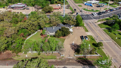 214 Elm Ave, Bryan, TX à louer A rien- Image 1 de 20