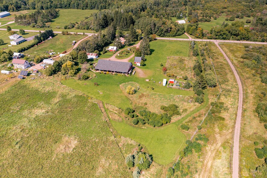 60445 E Summit Rd W, Ashland, WI à vendre - Photo du bâtiment - Image 3 de 65