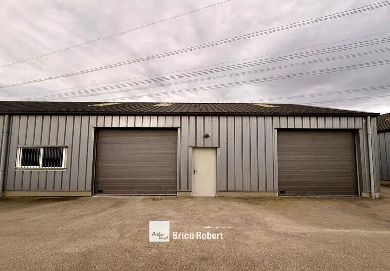 Office in Saint-André-de-Corcy for lease Primary Photo- Image 1 of 5