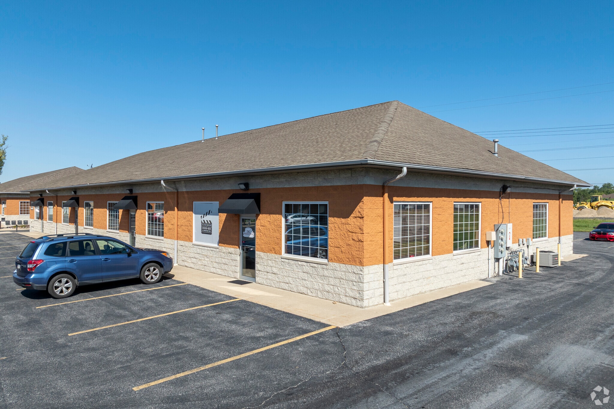 1110 Arrowhead Ct, Crown Point, IN for lease Primary Photo- Image 1 of 9