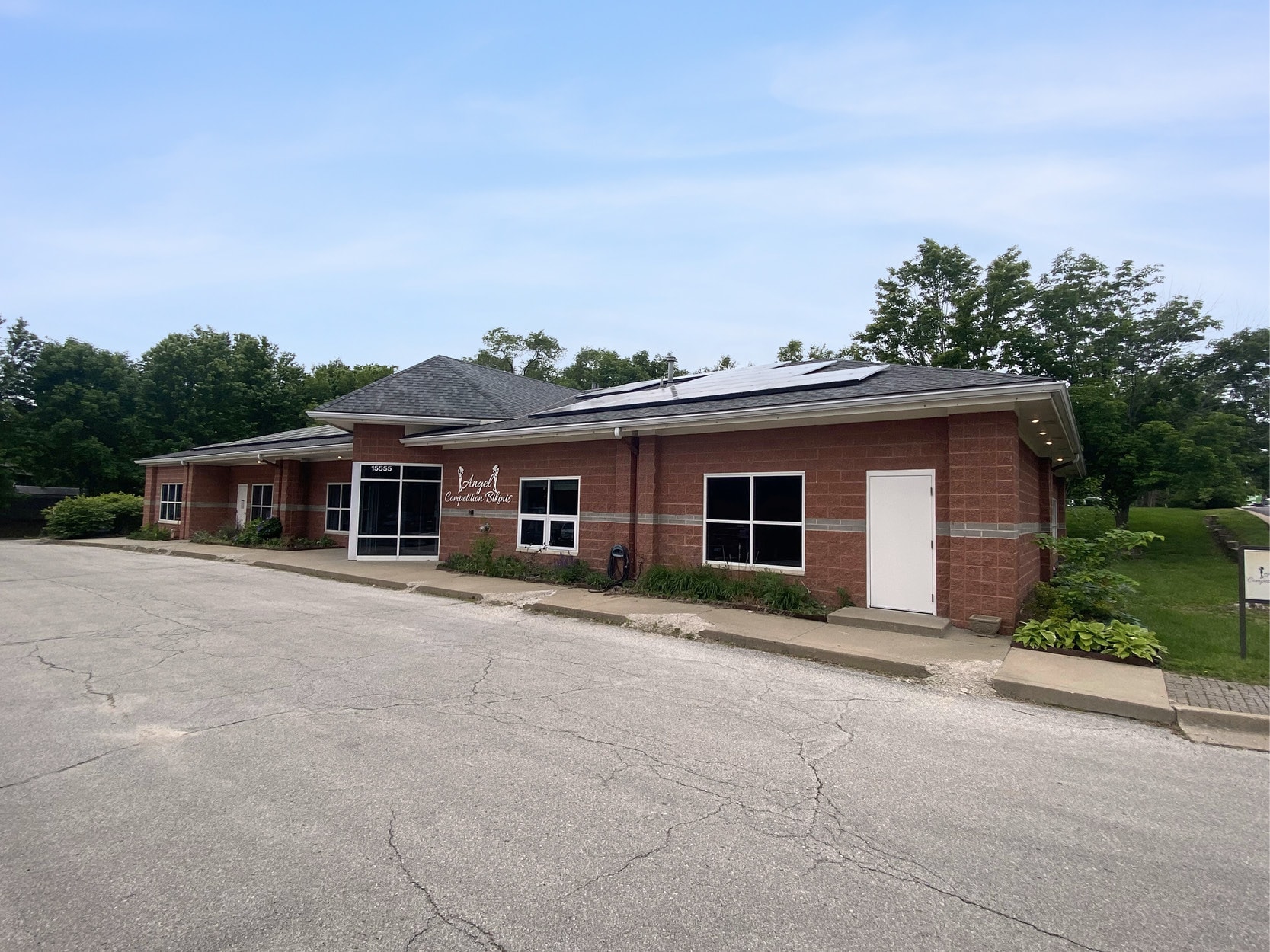 15555 W 87th St Pky, Lenexa, KS for sale Building Photo- Image 1 of 4