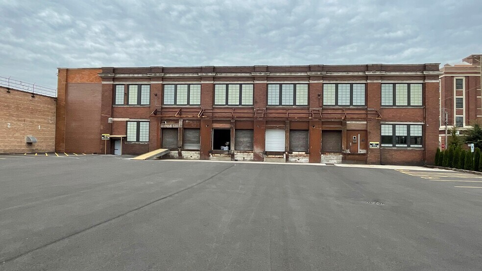 2545 W Polk St, Chicago, IL à louer - Photo du bâtiment - Image 2 de 8