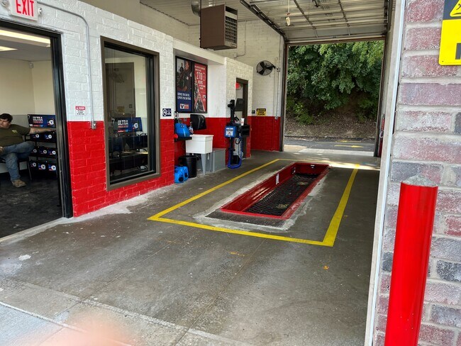 Plus de détails pour 698 S Pike Rd, Sarver, PA - Commerce de détail à vendre