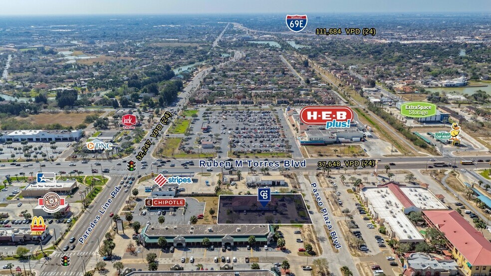 18 Paseo Plaza Boulevard, Brownsville, TX à louer - Photo du bâtiment - Image 2 de 6