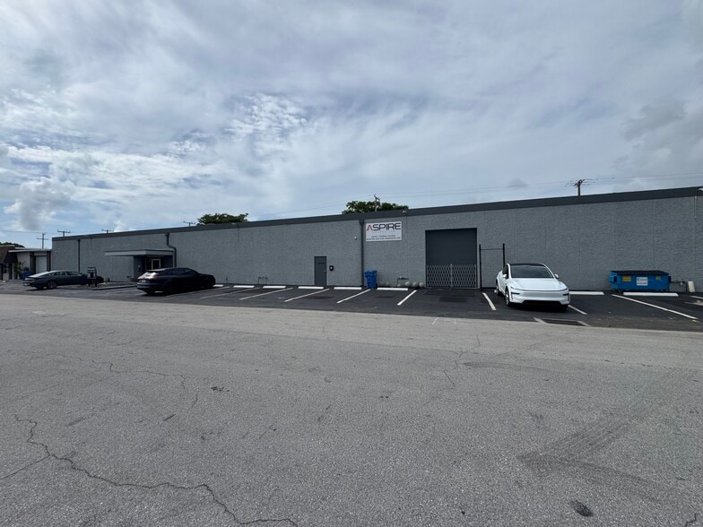 52 SW 5th Ct, Pompano Beach, FL for lease - Building Photo - Image 2 of 10