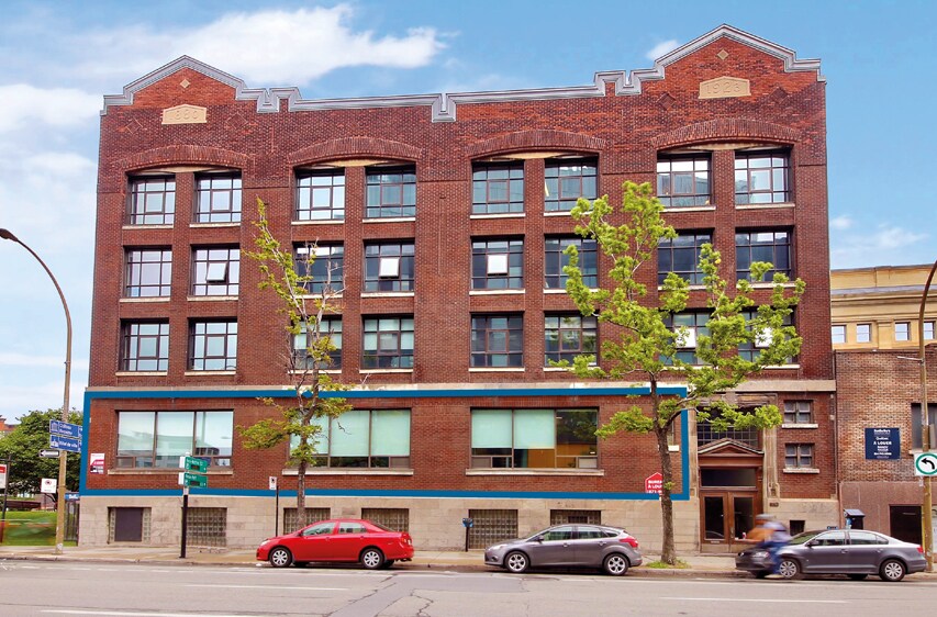338 Rue Saint-Antoine E, Montréal, QC for sale Building Photo- Image 1 of 1