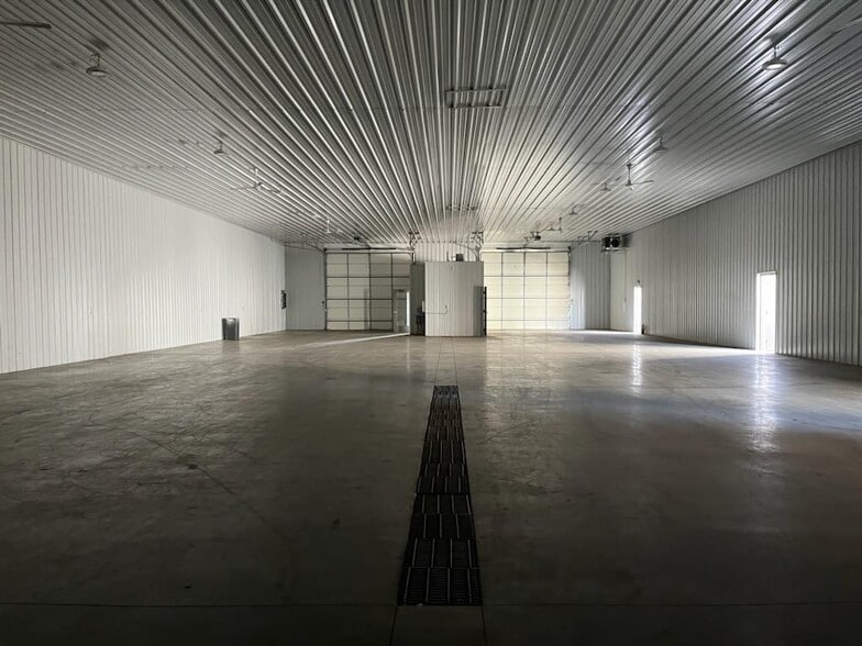 962 Neubling Ave, Evansville, IN for lease - Interior Photo - Image 2 of 2