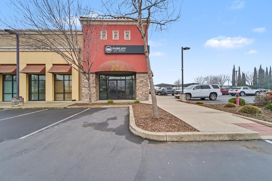 1465 Tharp Rd, Yuba City, CA for lease - Building Photo - Image 3 of 7