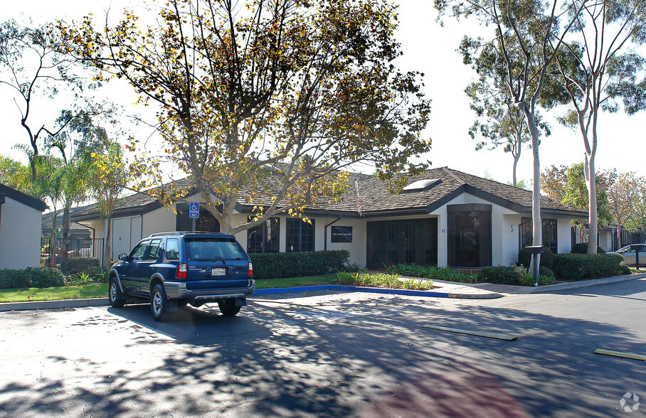 3151 Airway Ave, Costa Mesa, CA for lease - Primary Photo - Image 1 of 4