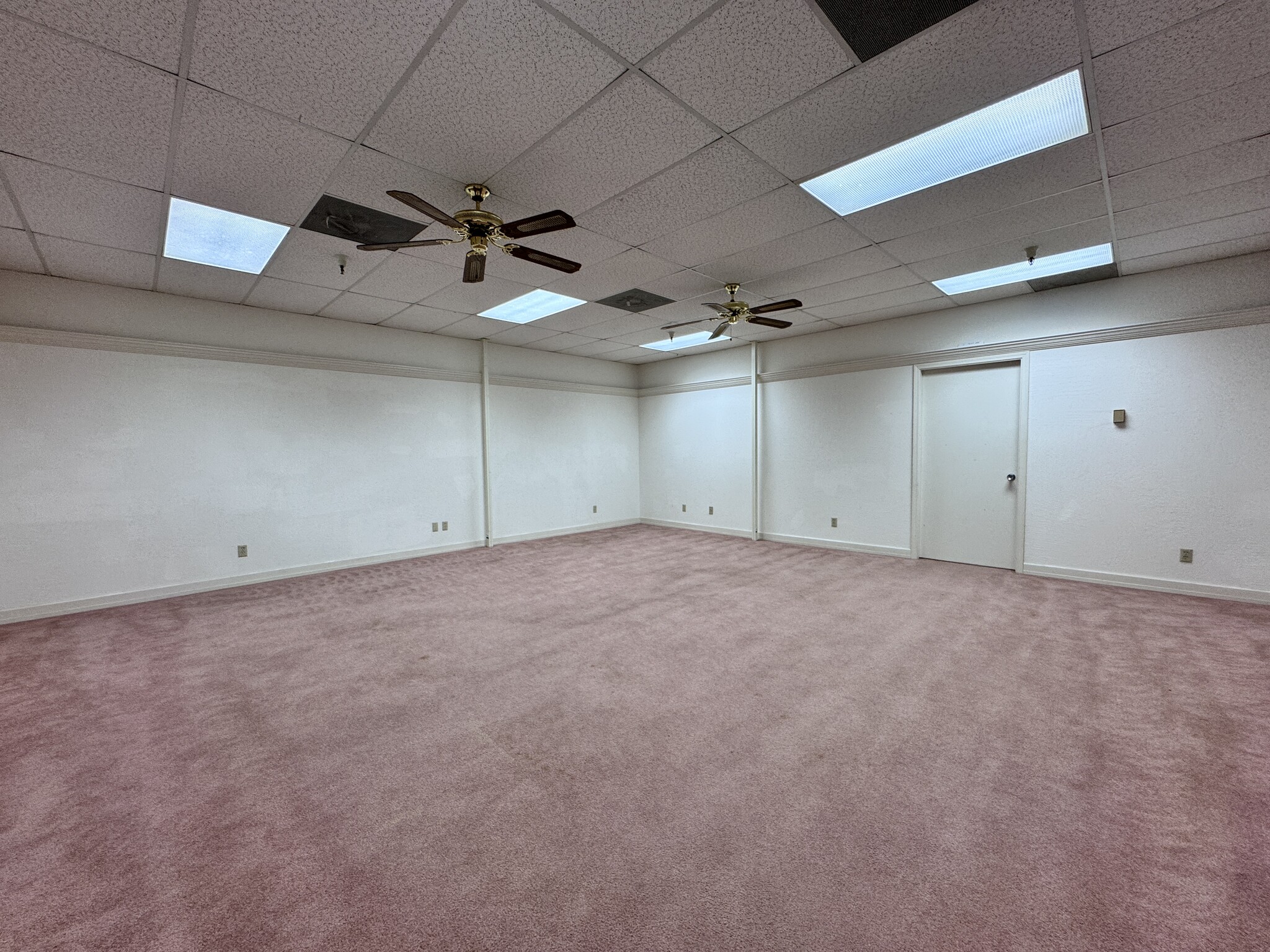 4300-4356 Caterpillar Rd, Redding, CA for lease Interior Photo- Image 1 of 8