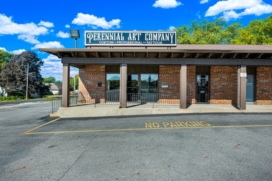 4601 N University St, Peoria, IL à louer - Photo du bâtiment - Image 1 de 18