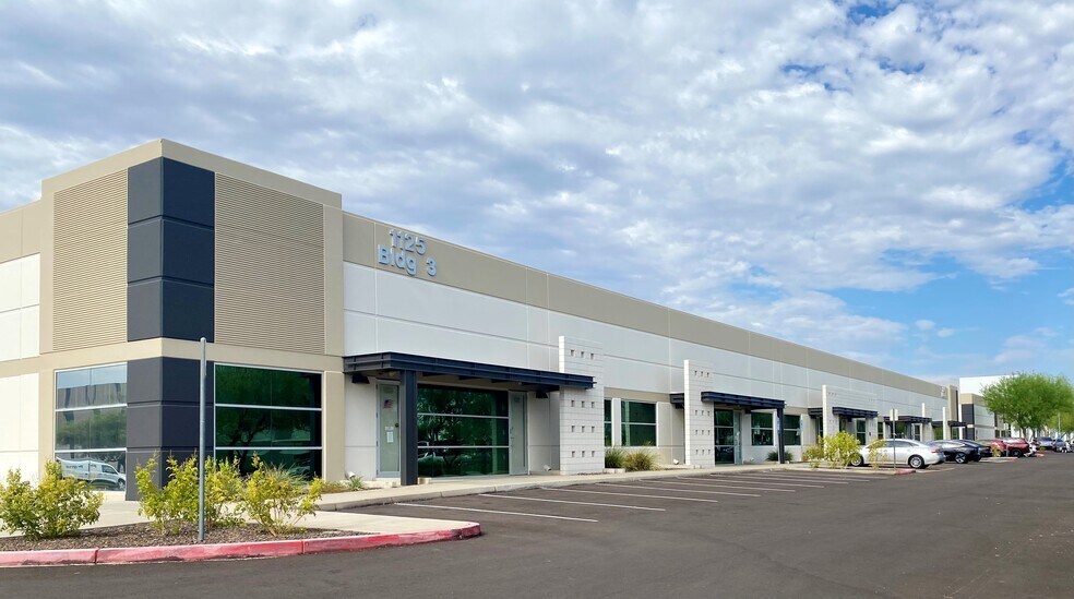 1125 W Pinnacle Peak Rd, Phoenix, AZ à louer - Photo du bâtiment - Image 1 de 2