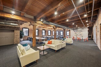 212 W Superior St, Chicago, IL for lease Interior Photo- Image 2 of 7