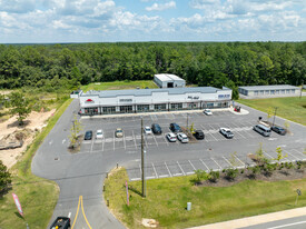 Four Mile Landing Plaza - Restaurant avec service au volant