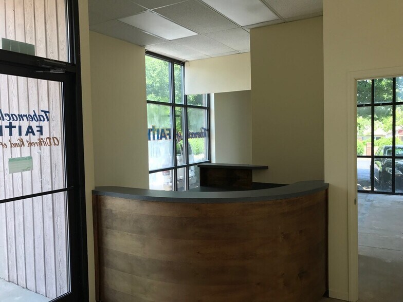 1934 16th St NE, Hickory, NC à louer - Photo du bâtiment - Image 2 de 10