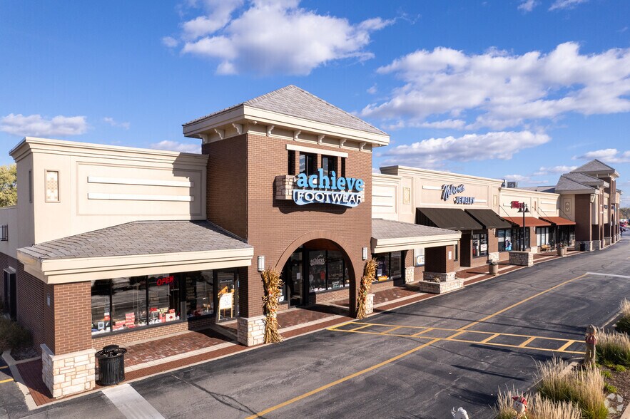 29 Crystal Lake Plz, Crystal Lake, IL à louer - Photo du bâtiment - Image 2 de 21