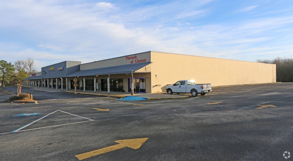 200 Town Mart, Clanton, AL for sale - Primary Photo - Image 1 of 4