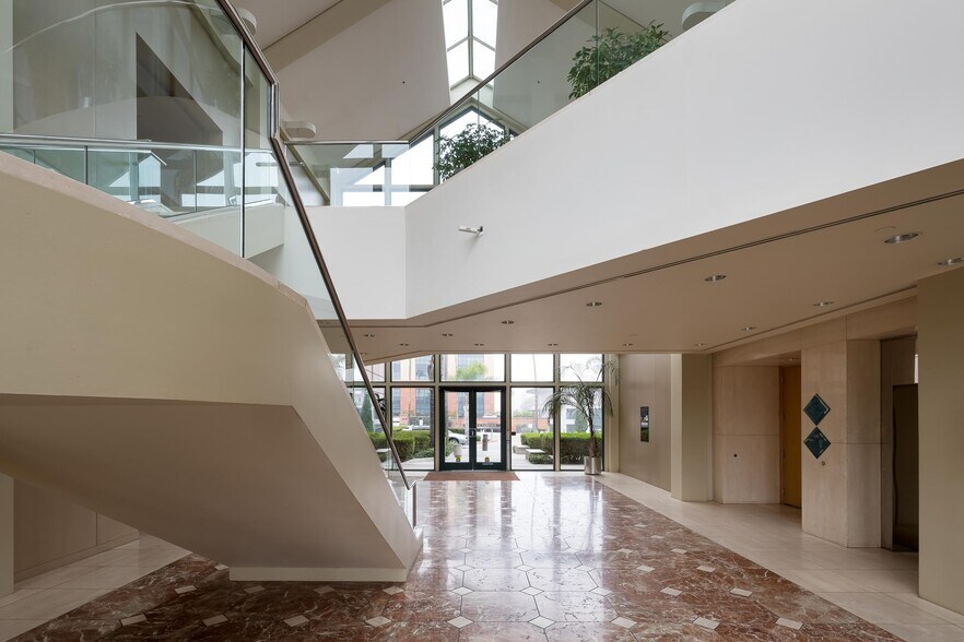 8929 University Center Ln, San Diego, CA à louer - Photo intérieure - Image 3 de 4