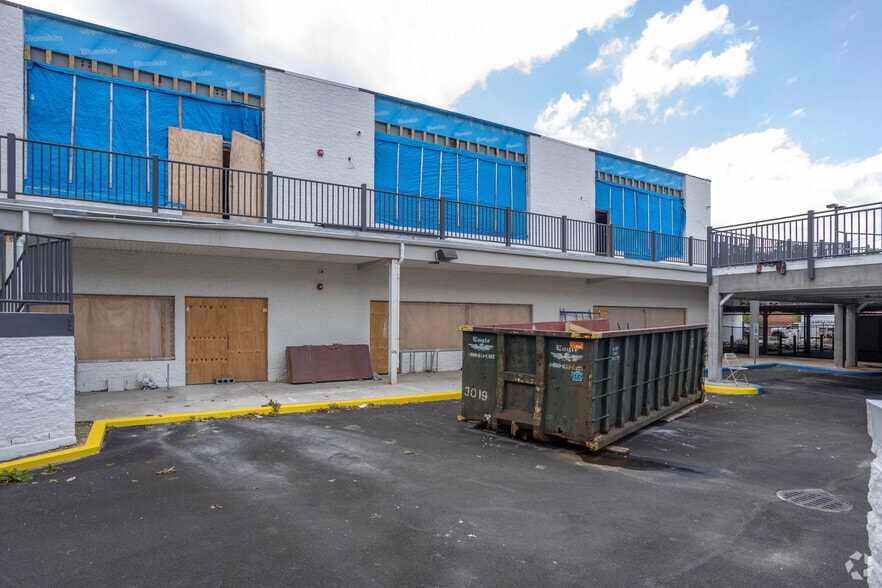 50 Underhill Blvd, Syosset, NY for lease - Building Photo - Image 2 of 5