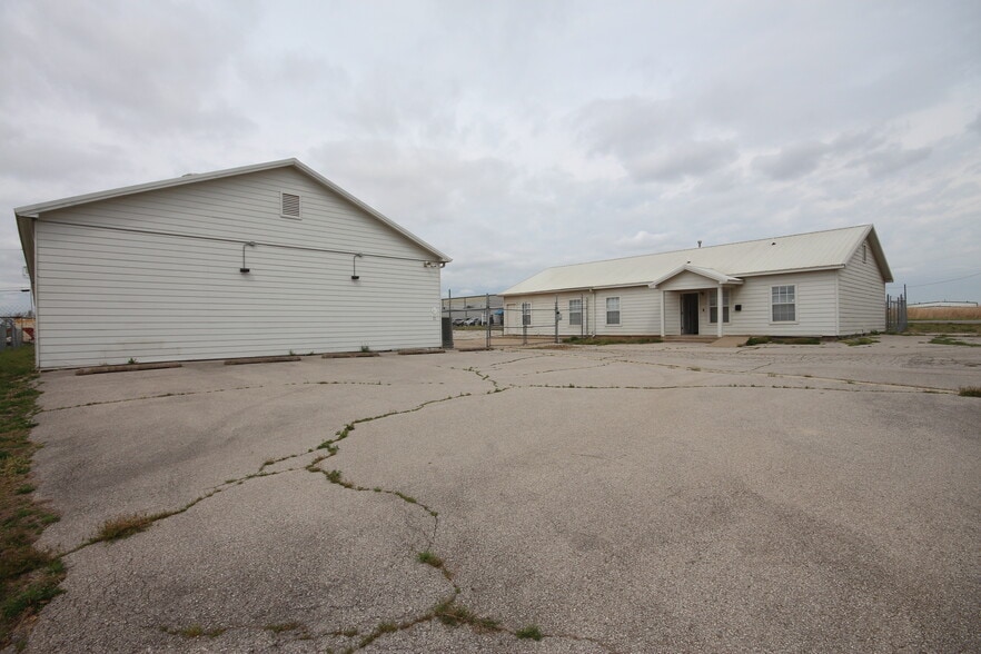 1878 N 168th East Ave, Tulsa, OK for lease - Building Photo - Image 3 of 16