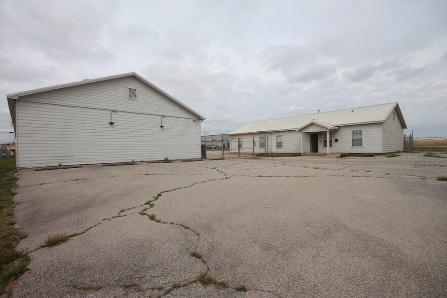 1878 N 168th East Ave, Tulsa, OK à louer - Photo du bâtiment - Image 3 de 16