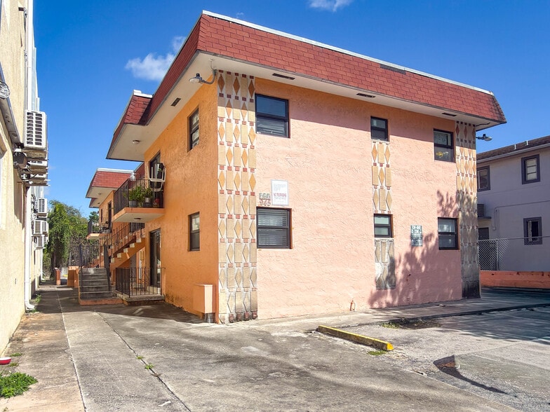 945 SW 4th St, Miami, FL for sale - Building Photo - Image 3 of 11