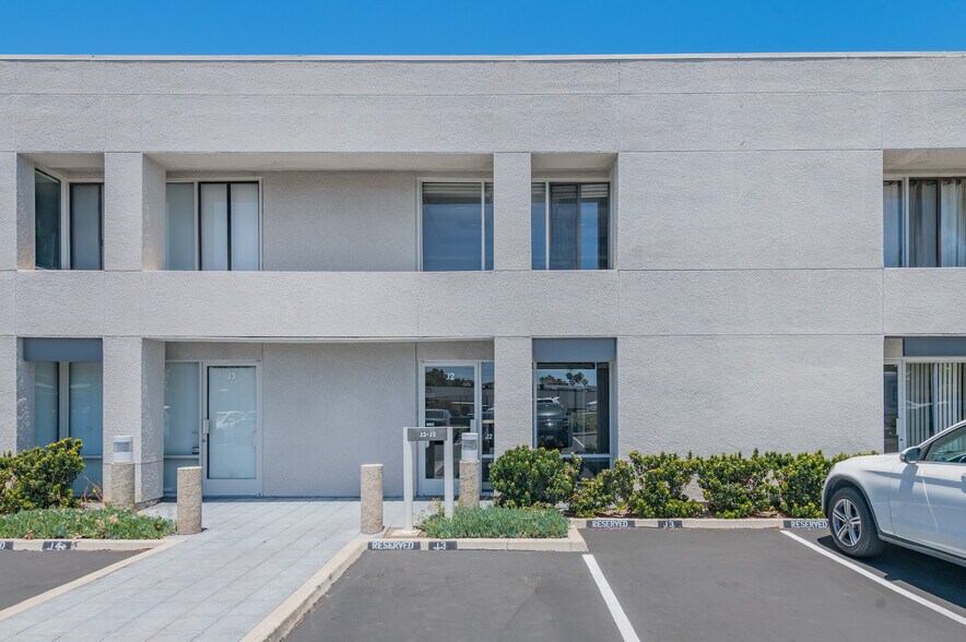 711 W 17th St, Costa Mesa, CA à louer - Photo du bâtiment - Image 1 de 24