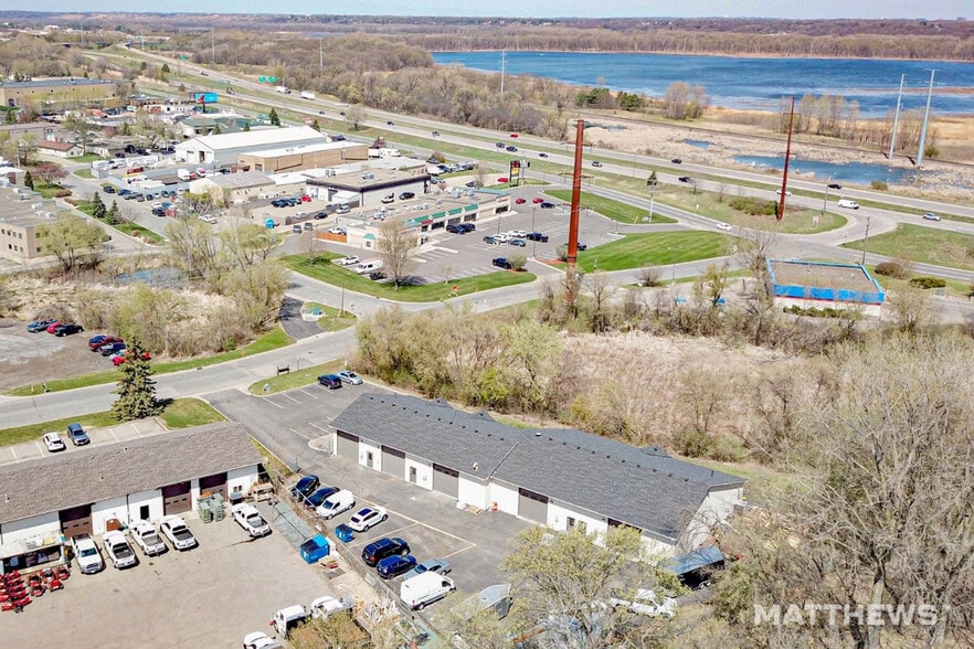 12375 Zinran Ave, Savage, MN à vendre - Photo du bâtiment - Image 2 de 5