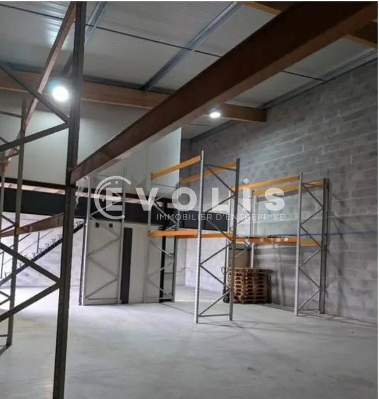 Flex in SAINT-JEAN-D'ILLAC for lease Interior Photo- Image 1 of 3