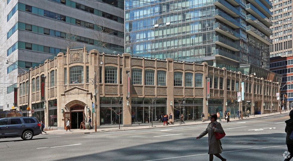 828-832 Bay St, Toronto, ON for lease - Building Photo - Image 3 of 3