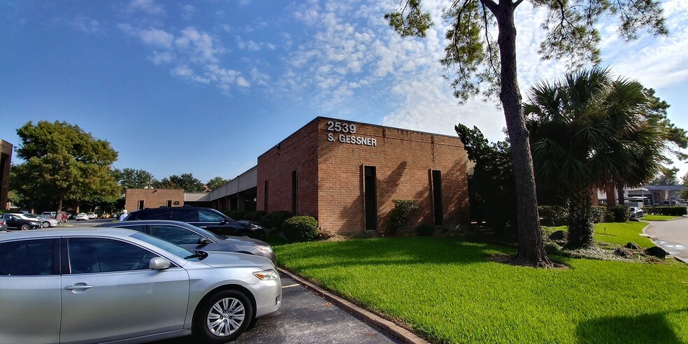 2539 S Gessner Rd, Houston, TX à louer - Photo du bâtiment - Image 3 de 4