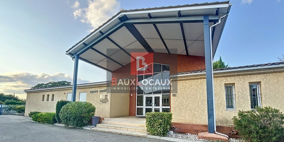 Office in Monteux for lease Building Photo- Image 1 of 19