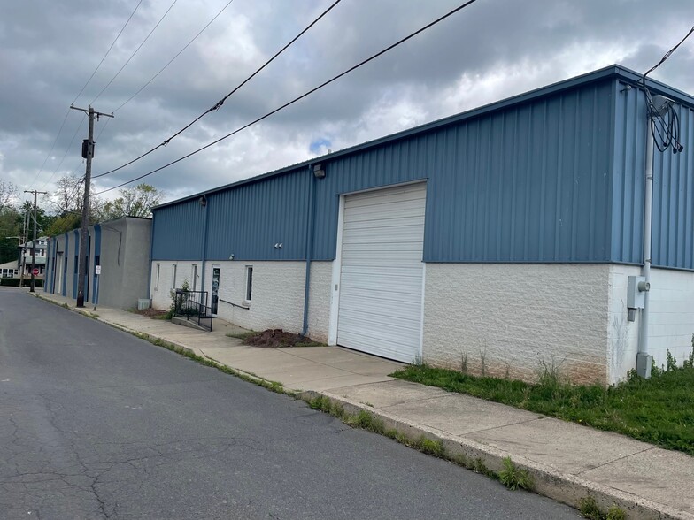 101 Elm Ave, North Wales, PA for lease - Building Photo - Image 2 of 3