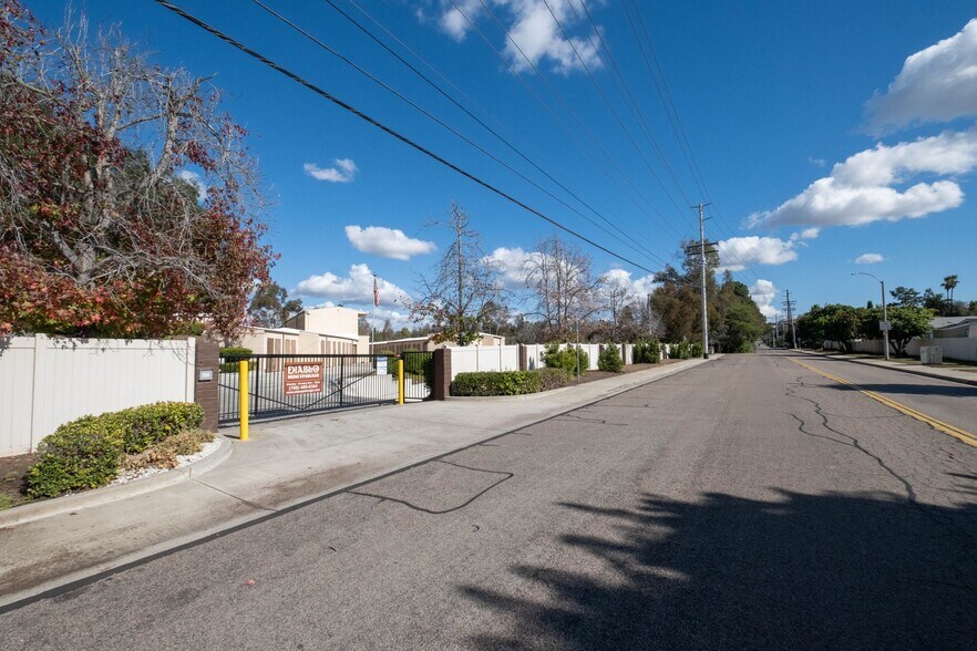 2280 Avenida del Diablo, Escondido, CA à vendre - Photo du bâtiment - Image 2 de 11